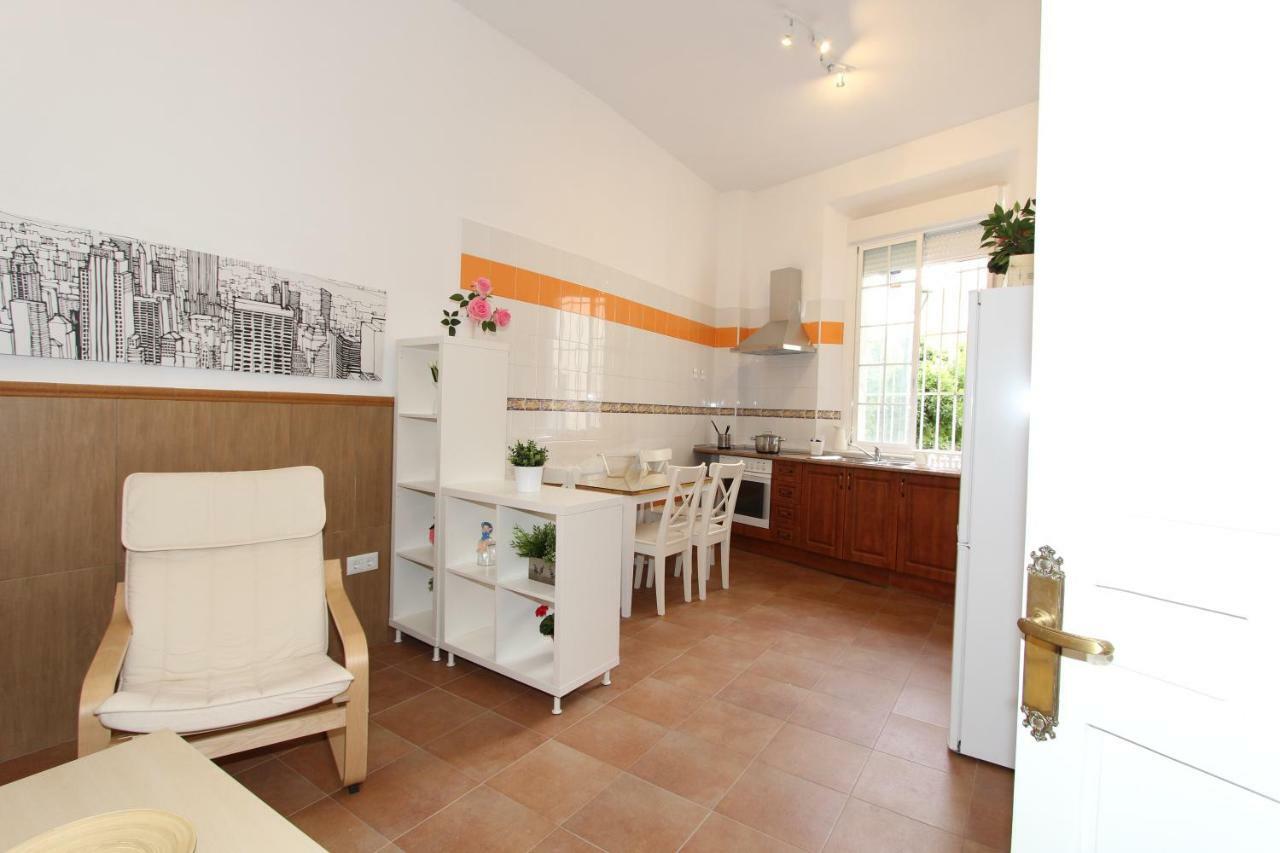 Apartamento Ollerias Malaga Exterior photo