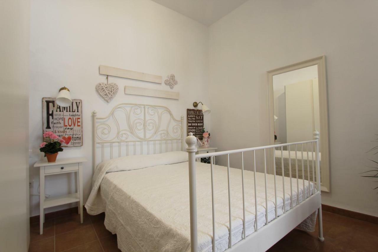 Apartamento Ollerias Malaga Exterior photo