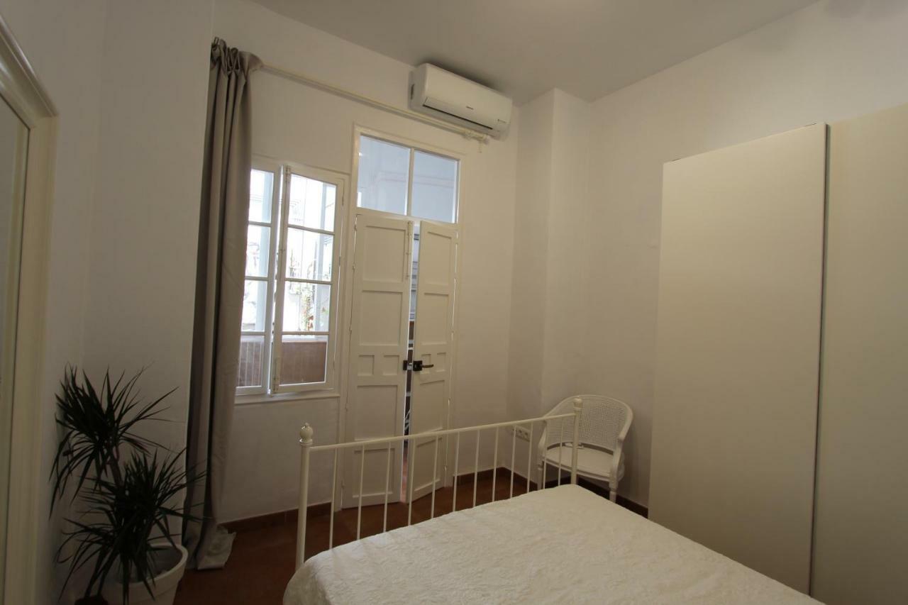 Apartamento Ollerias Malaga Exterior photo
