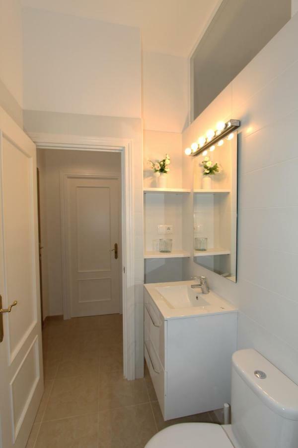 Apartamento Ollerias Malaga Exterior photo