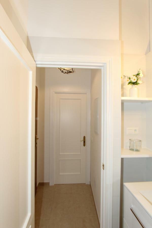 Apartamento Ollerias Malaga Exterior photo